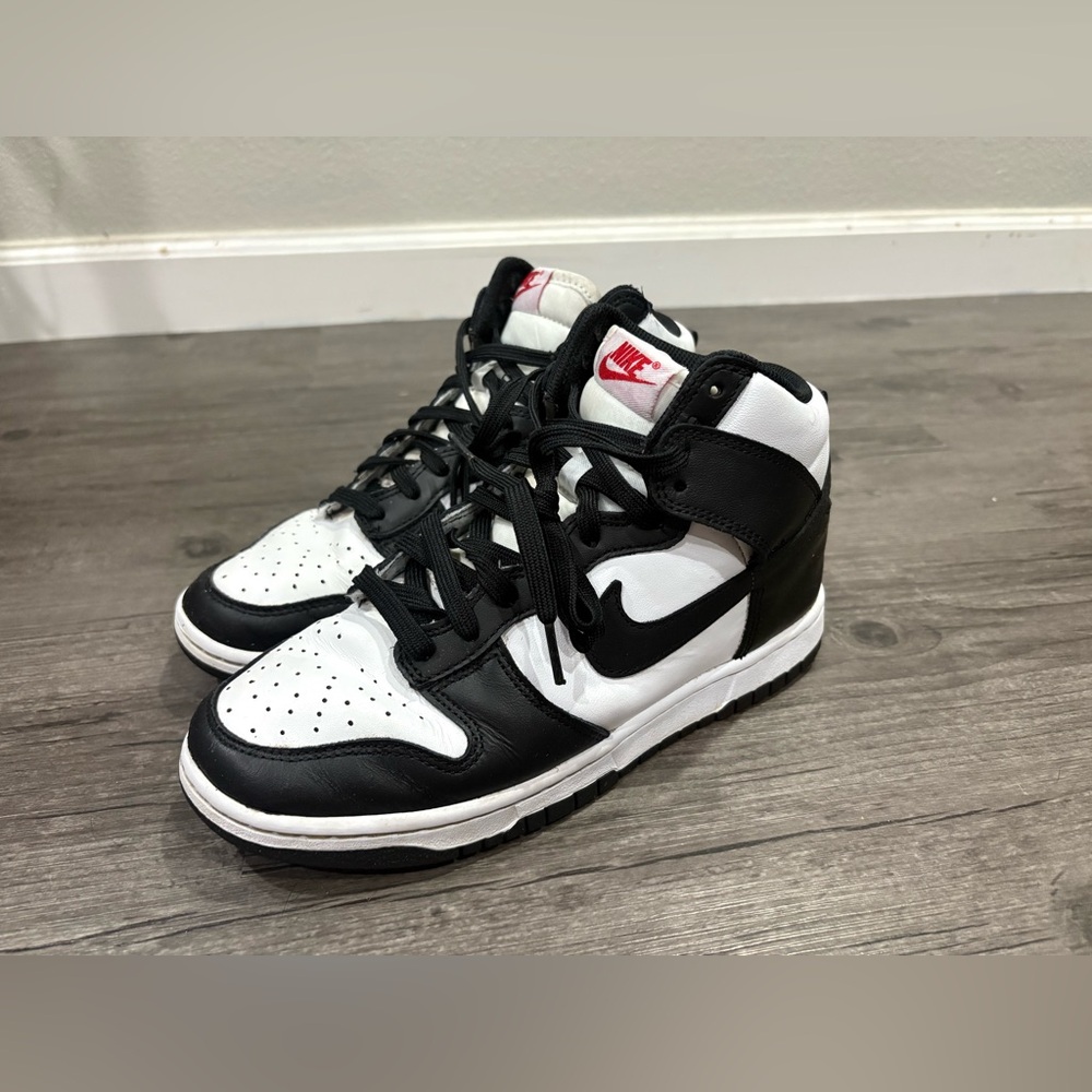 Women’s Nike panda dunks size 7